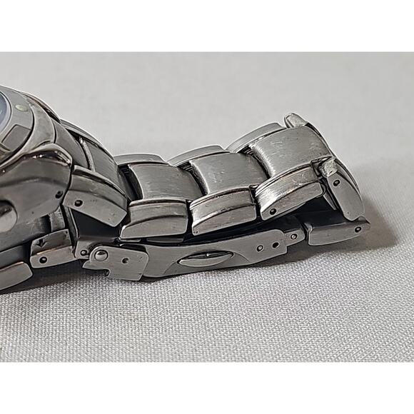 Fossil Big Tic Watch AM-3847 Silver Tone Red Face - Dead Battery - Picture 4 of 12